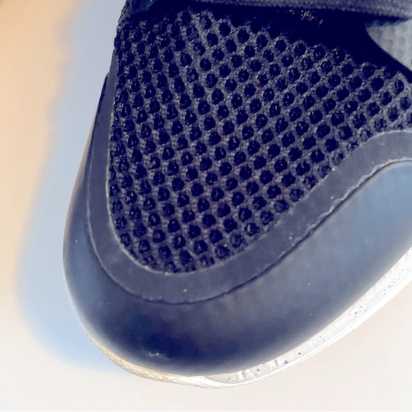 Women’s size 8 Under Armour Highlight sneakers. H 4 D foam foot bed. - Picture 5 of 8